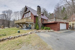 Walk to Trails: Artsy Mtn-view Getaway in Vernon!