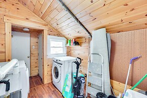 Historic Catskills Farmhouse Cottage by Belleayre