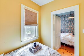 Historic Catskills Farmhouse Cottage by Belleayre