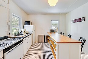 Historic Catskills Farmhouse Cottage by Belleayre