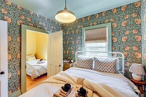 Historic Catskills Farmhouse Cottage by Belleayre