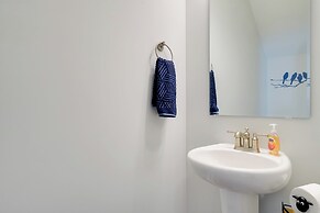 Patio & Grill: Modern Family Home in Hampstead