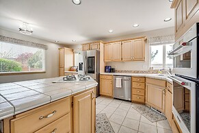 2 Mi to Badger Mountain: Hot Tub Haven!