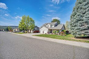 2 Mi to Badger Mountain: Hot Tub Haven!