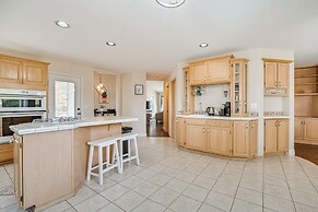 2 Mi to Badger Mountain: Hot Tub Haven!