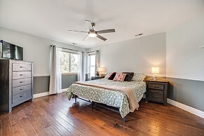 2 Mi to Badger Mountain: Hot Tub Haven!