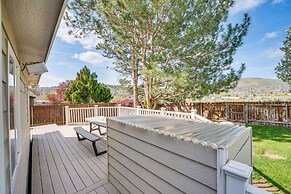 2 Mi to Badger Mountain: Hot Tub Haven!