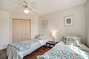 2 Mi to Badger Mountain: Hot Tub Haven!