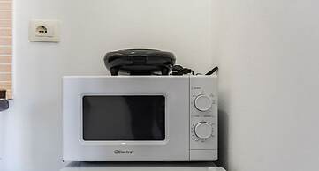 Peaceful Studio With Views Golem