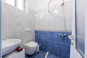 Peaceful Studio With Views Golem