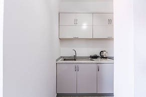 Peaceful Studio With Views Golem