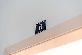 Peaceful Studio With Views Golem