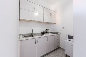 Peaceful Studio With Views Golem