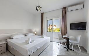 Peaceful Studio With Views Golem