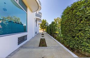 Peaceful Studio With Views Golem