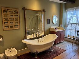 Peacocks Tearoom and Fine B&B