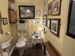 Peacocks Tearoom and Fine B&B