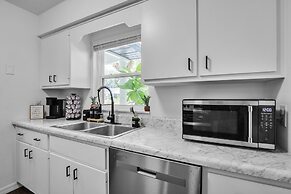 Be Our Guest - Cozy Townhome Near Downtown Ocala 2 Bedroom Townhouse