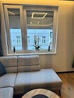 Stylish Apt Near Belvedere 15 Min to Center