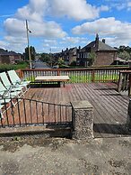 Nice House in a Quite Neighbourhood Close to Parks and a Short Drive t
