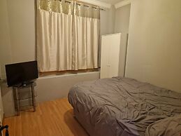 Nice House in a Quite Neighbourhood Close to Parks and a Short Drive t