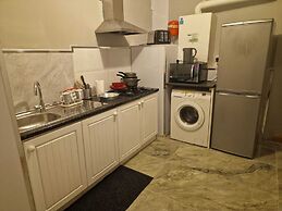 Nice House in a Quite Neighbourhood Close to Parks and a Short Drive t