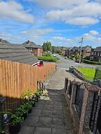 Nice House in a Quite Neighbourhood Close to Parks and a Short Drive t