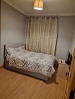 Nice House in a Quite Neighbourhood Close to Parks and a Short Drive t