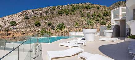 Apartment Sleeps 4 With Gym & Spa