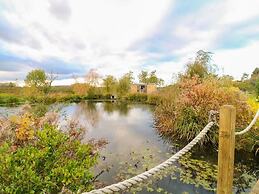 Poppie's Shepherd's Hut - Sleeps 2 & Hot Tub