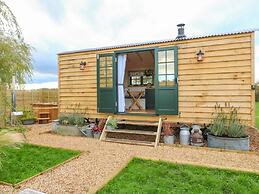 Poppie's Shepherd's Hut - Sleeps 2 & Hot Tub