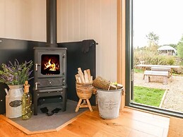 Poppie's Shepherd's Hut - Sleeps 2 & Hot Tub