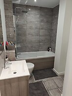 Modern 1BR - Citycentrelocation - 2mintoarena