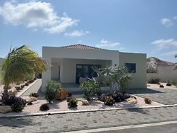 Villa Paradise with pool at mambo beach