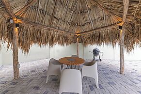 Villa Paradise with pool at mambo beach