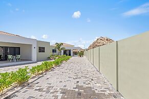 Villa Paradise with pool at mambo beach