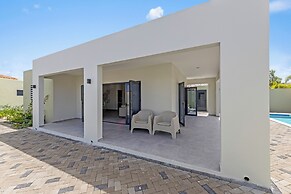 Villa Paradise with pool at mambo beach