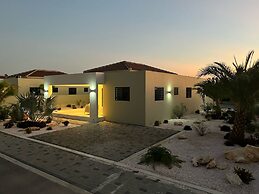 Villa Paradise with pool at mambo beach