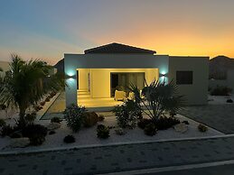 Villa Paradise with pool at mambo beach