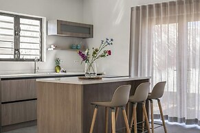 Villa Paradise with pool at mambo beach