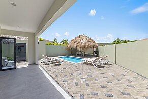 Villa Paradise with pool at mambo beach