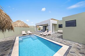 Villa Paradise with pool at mambo beach