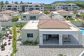 Villa Paradise with pool at mambo beach