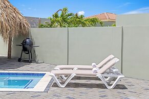 Villa Paradise with pool at mambo beach