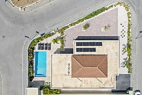 Villa Amber with pool at mambo beach