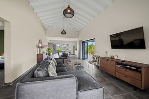 Villa Amber with pool at mambo beach