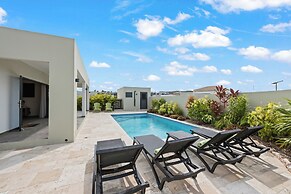 Villa Amber with pool at mambo beach