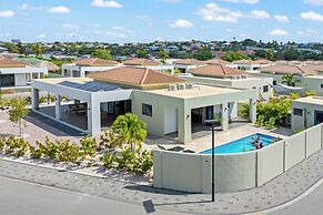 Villa Amber with pool at mambo beach
