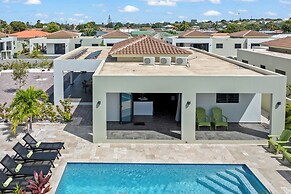 Villa Amber with pool at mambo beach