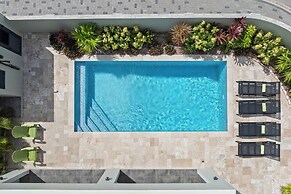 Villa Amber with pool at mambo beach